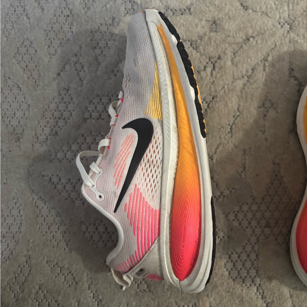 Nike Women’s Shoes - Picture 5 of 9
